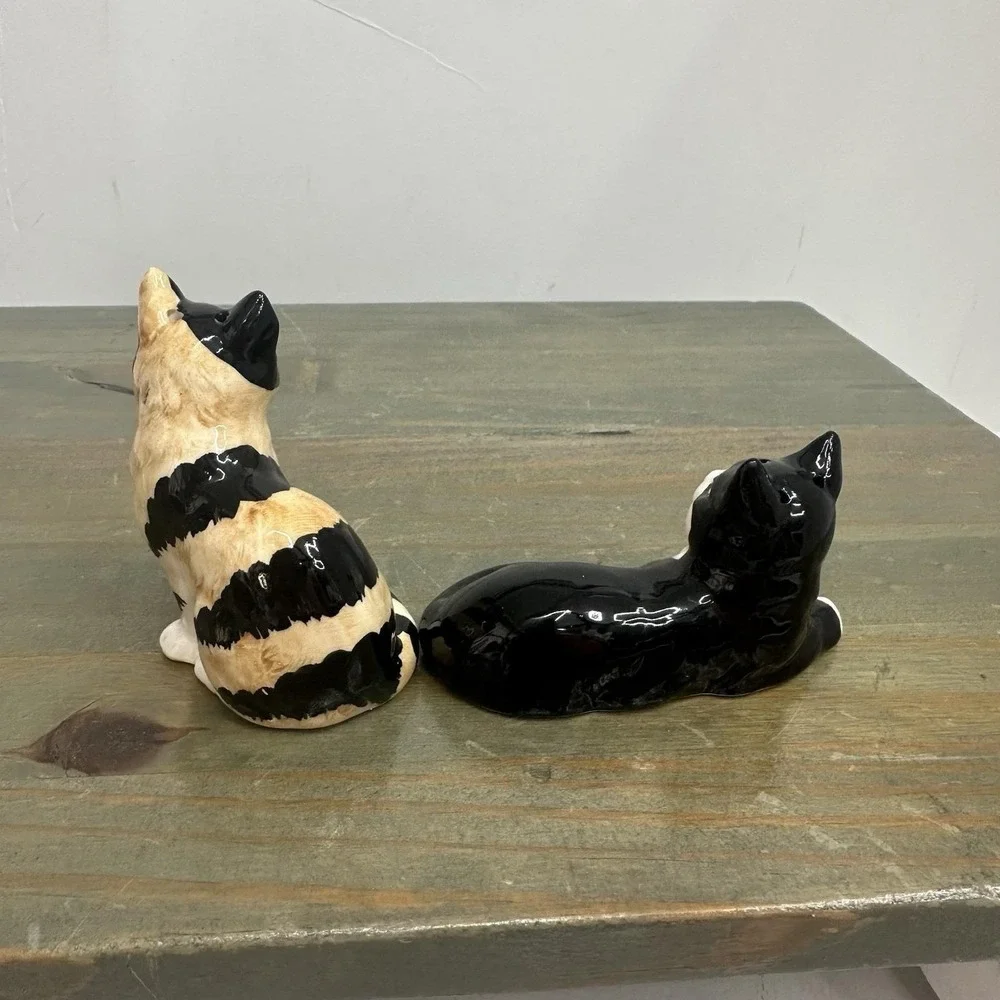 Vtg Japan Ceramic Black White Tuxedo Stripe Tiger Kitty Cat Salt Pepper Shakers